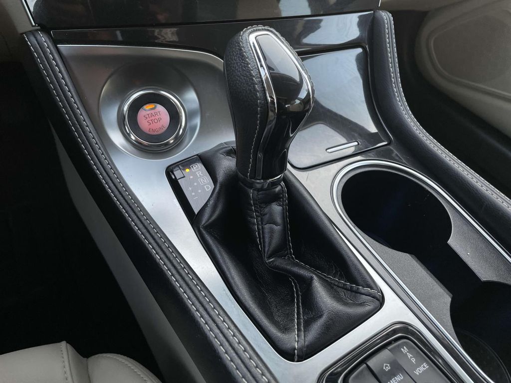2020 Nissan Maxima SV photo 19