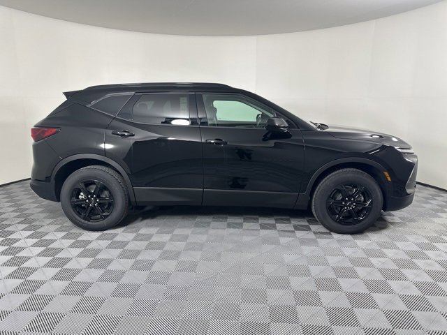 2025 Chevrolet Blazer 2LT photo 2