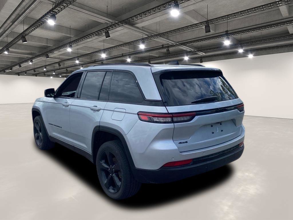 2022 Jeep Grand Cherokee Altitude photo 4