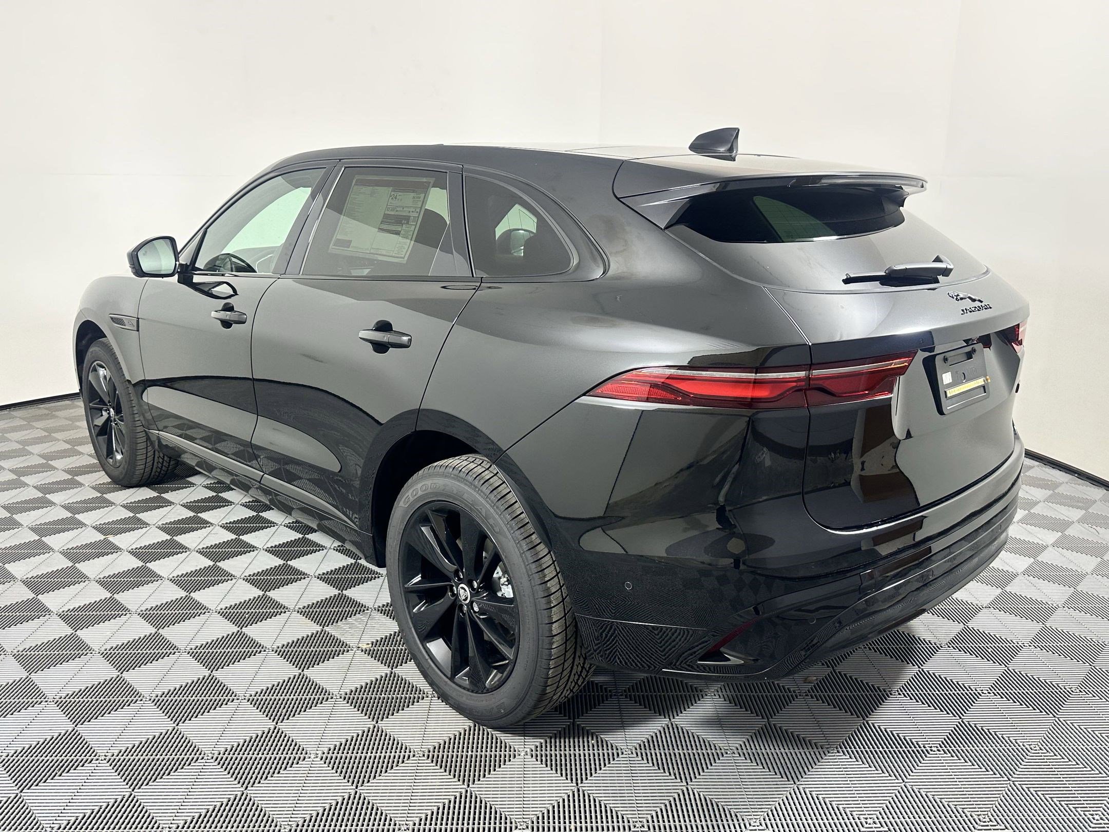 2026 Jaguar F-PACE P250 R-Dynamic S photo 3