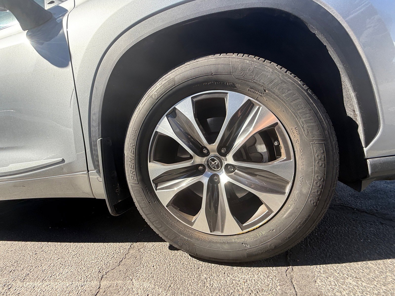 2021 Toyota Highlander XLE photo 4