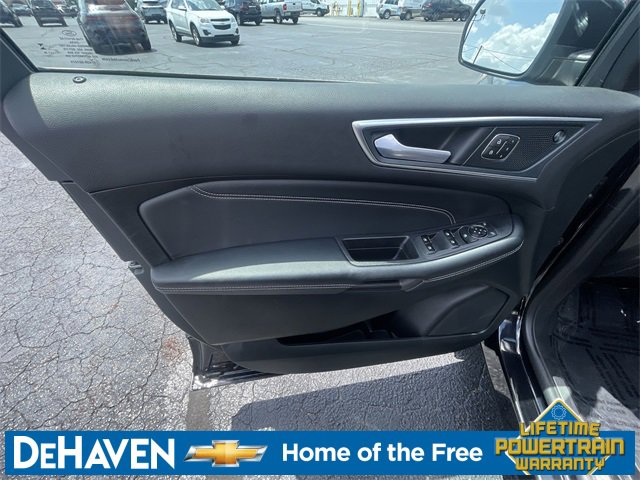 2024 Ford Edge Titanium photo 2