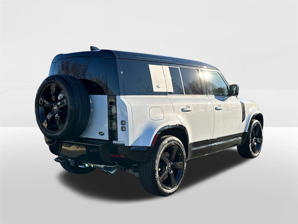 2023 Land Rover Defender 110 V8 photo 4