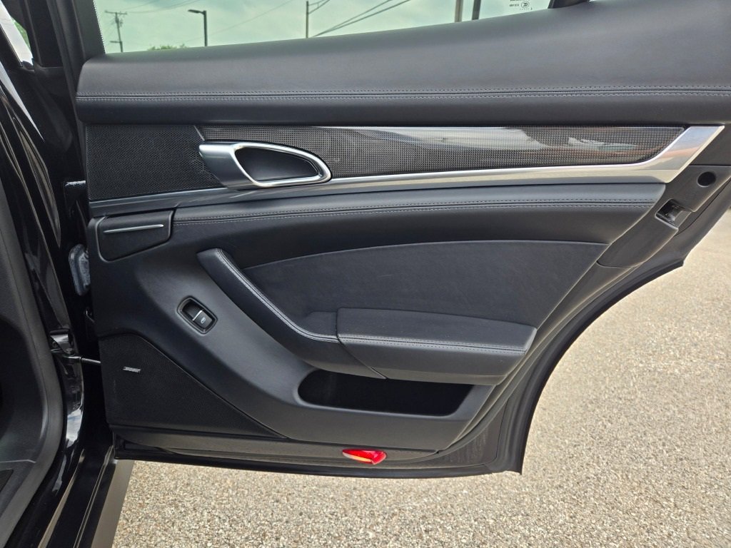 2015 Porsche Panamera GTS photo 14