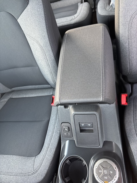 2025 Ford Bronco Base photo 24