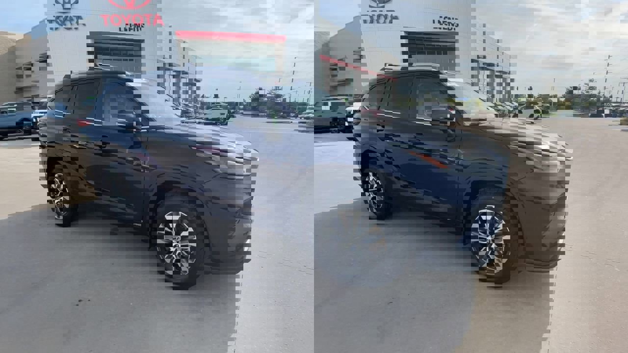 Certified 2023 Toyota Highlander XLE with VIN 5TDKBRCH2PS137036 for sale in Kansas City