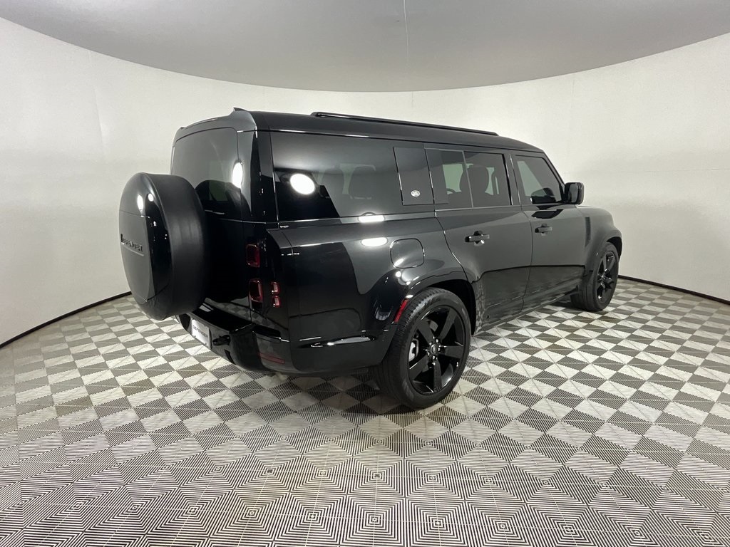 2024 Land Rover Defender 130 X-Dynamic SE photo 4