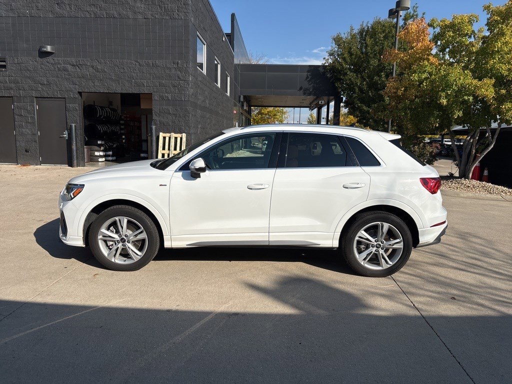 2024 Audi Q3 S line Premium Plus photo 2