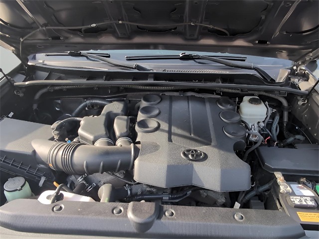 2014 Toyota 4Runner SR5 photo 9