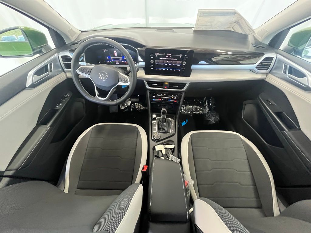 2025 Volkswagen Taos SE photo 11