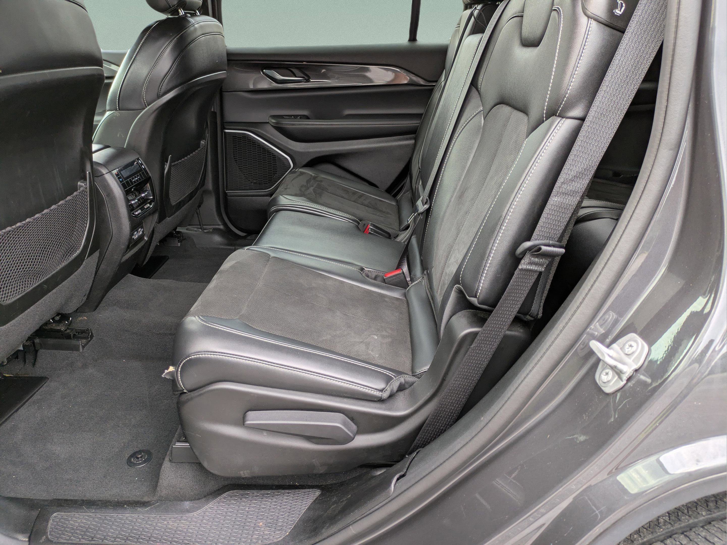 2022 Jeep Grand Cherokee Altitude photo 9
