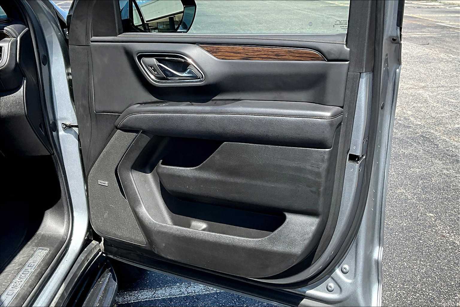 2024 Chevrolet Suburban Premier photo 22