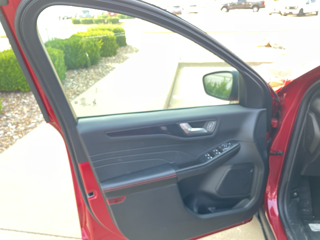 2025 Ford Escape ST-Line photo 15