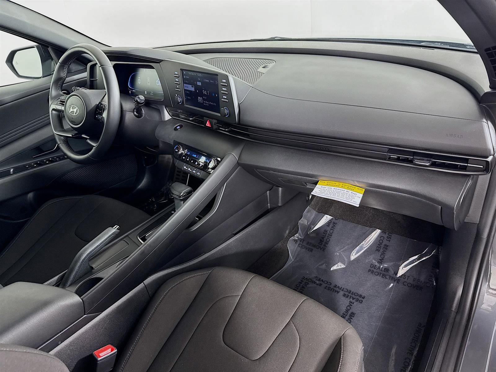 2025 Hyundai Elantra SEL Sport photo 26