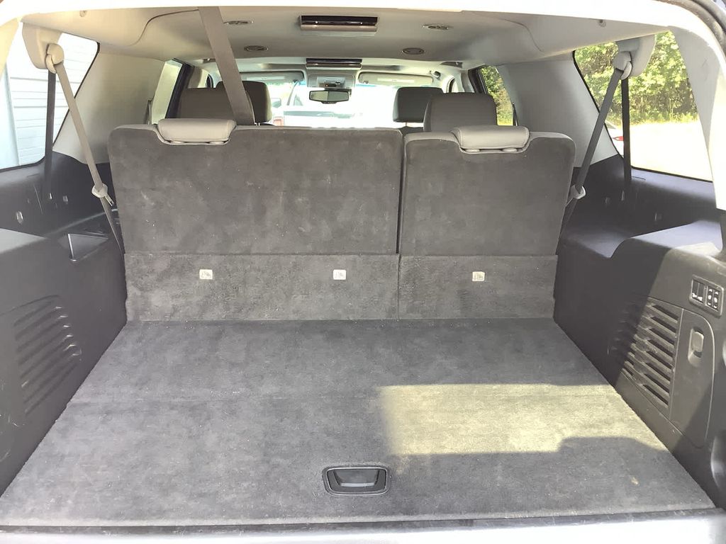 2019 Chevrolet Suburban LT photo 35