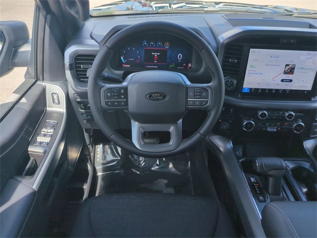 2025 Ford F-150 XLT photo 13