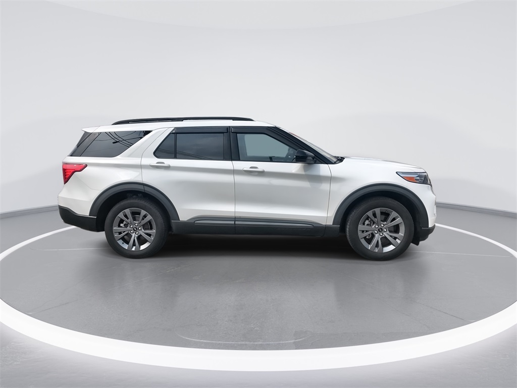 2023 Ford Explorer XLT photo 9