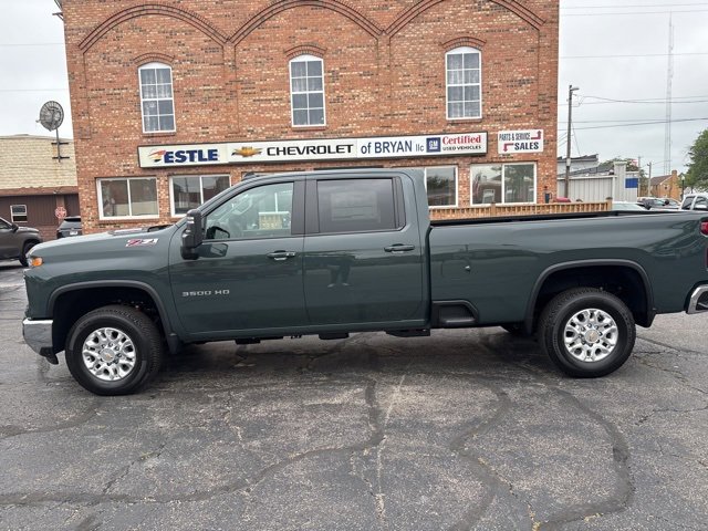 2025 Chevrolet Silverado 3500HD LT photo 8