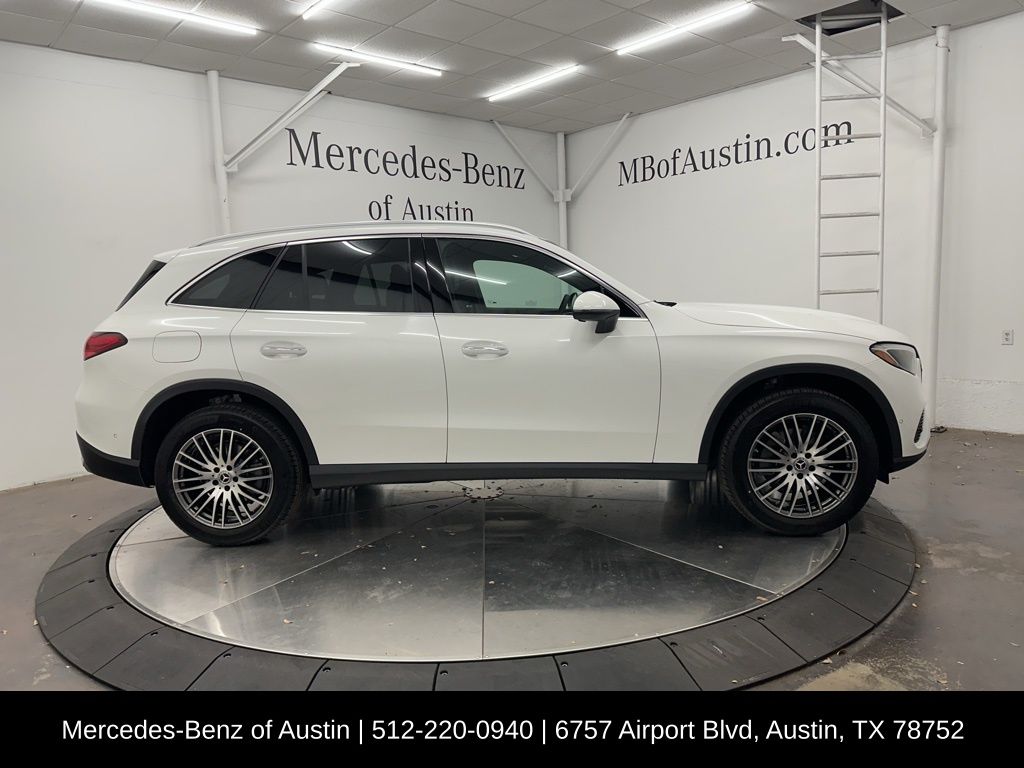 2025 Mercedes Benz GLC 300 photo 6