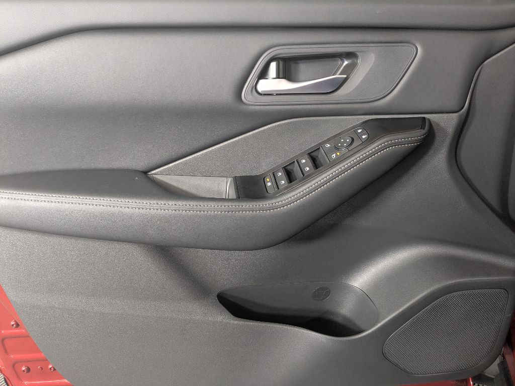 2026 Nissan Rogue SV photo 10