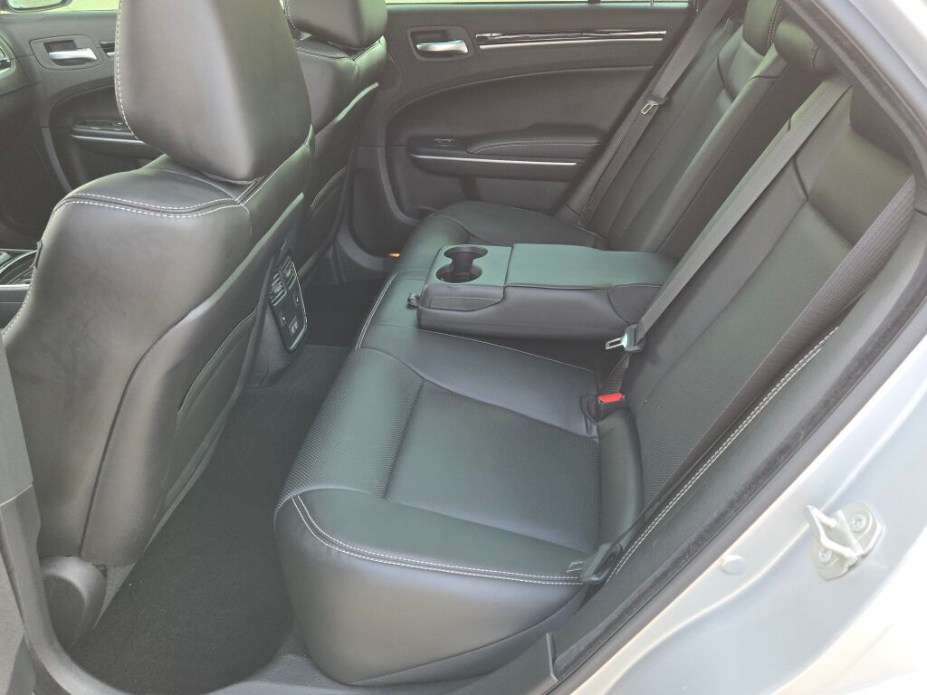 2023 Chrysler 300 photo 14