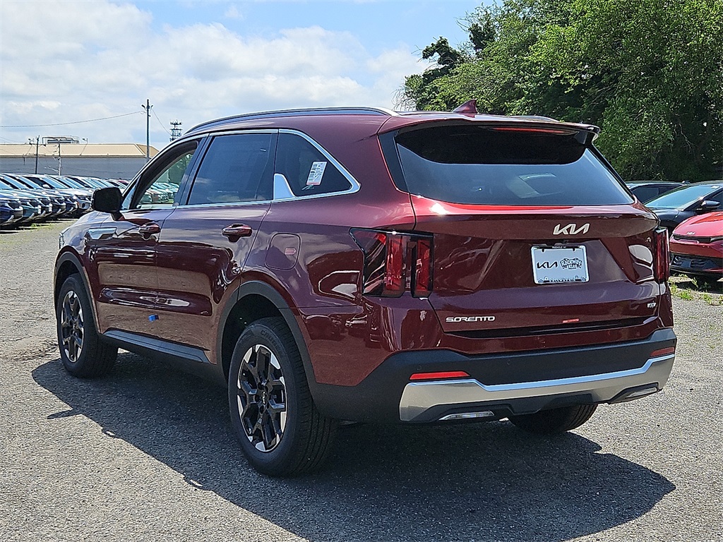 2025 Kia Sorento S photo 2