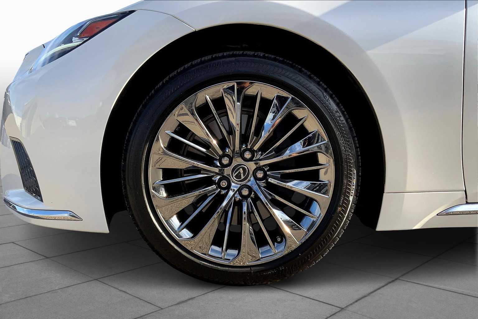 2022 Lexus LS 500 photo 9