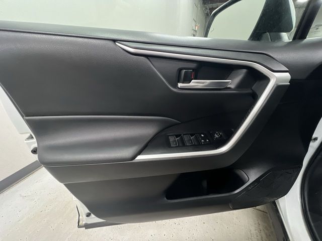 2022 Toyota RAV4 XLE photo 15
