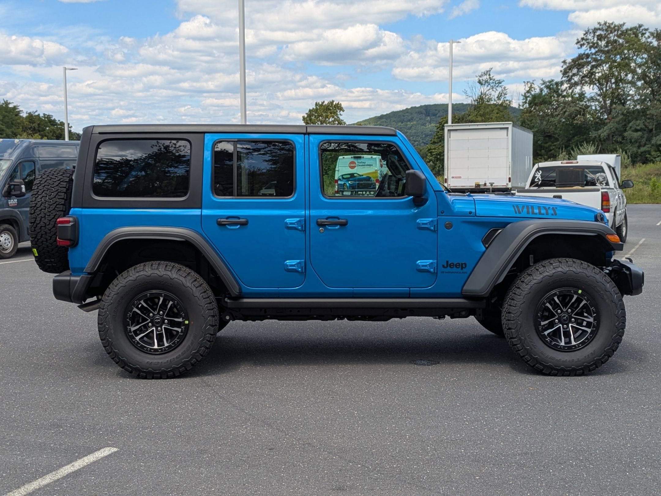 2025 Jeep Wrangler Willys photo 3