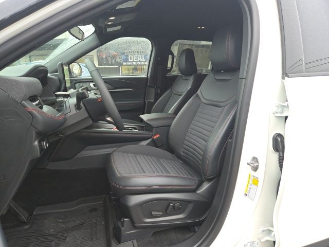 2025 Ford Explorer ST-Line photo 2