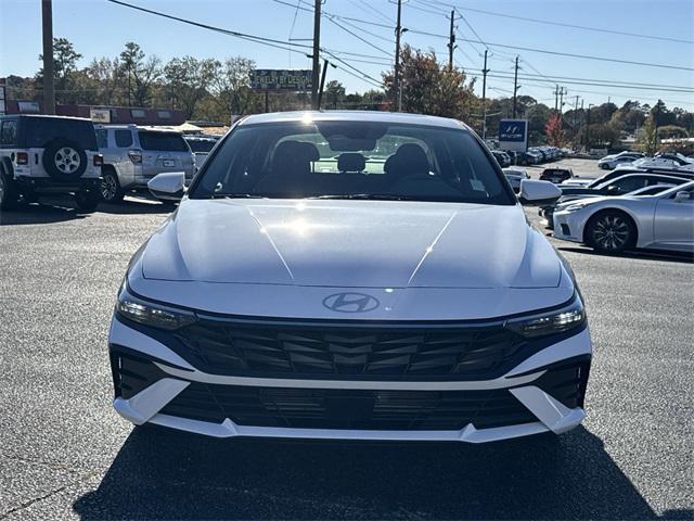2025 Hyundai Elantra SEL Convenience photo 2