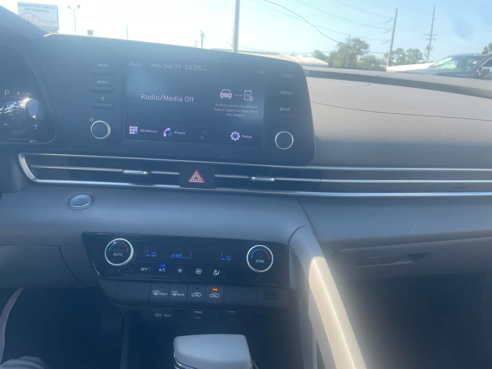 2023 Hyundai Elantra SEL photo 12