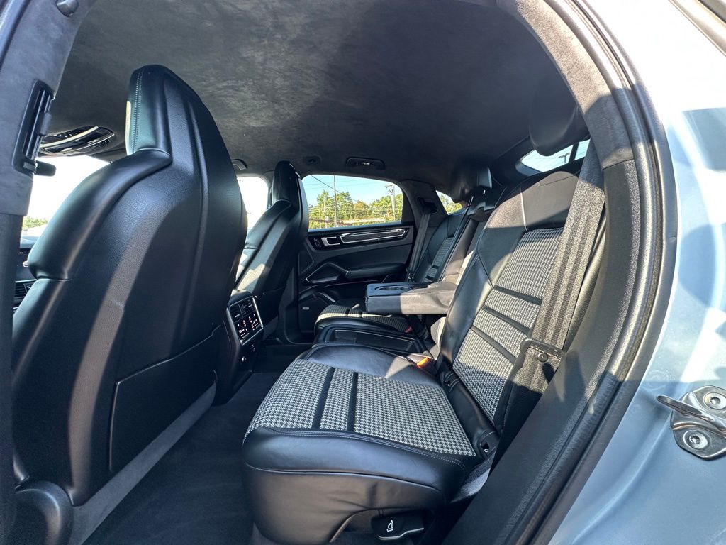 2022 Porsche Cayenne Coupe Base photo 26