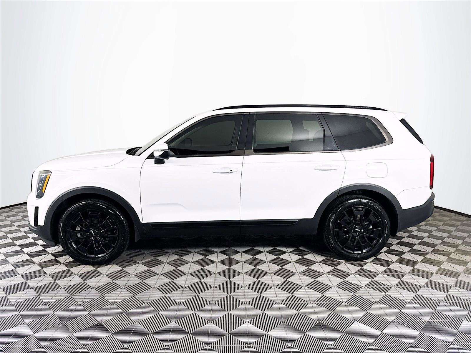 2022 Kia Telluride EX photo 3