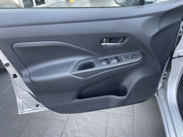 2025 Nissan Versa SV photo 12