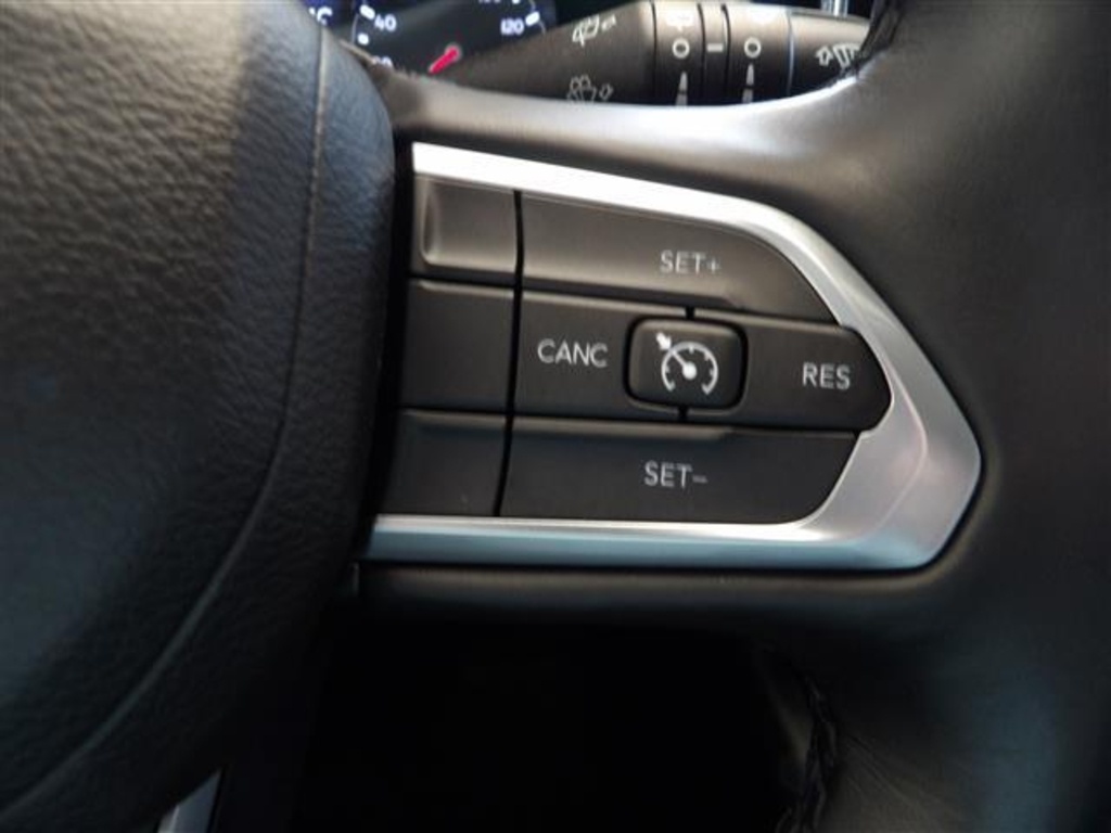 2022 Jeep Compass Latitude Lux photo 23