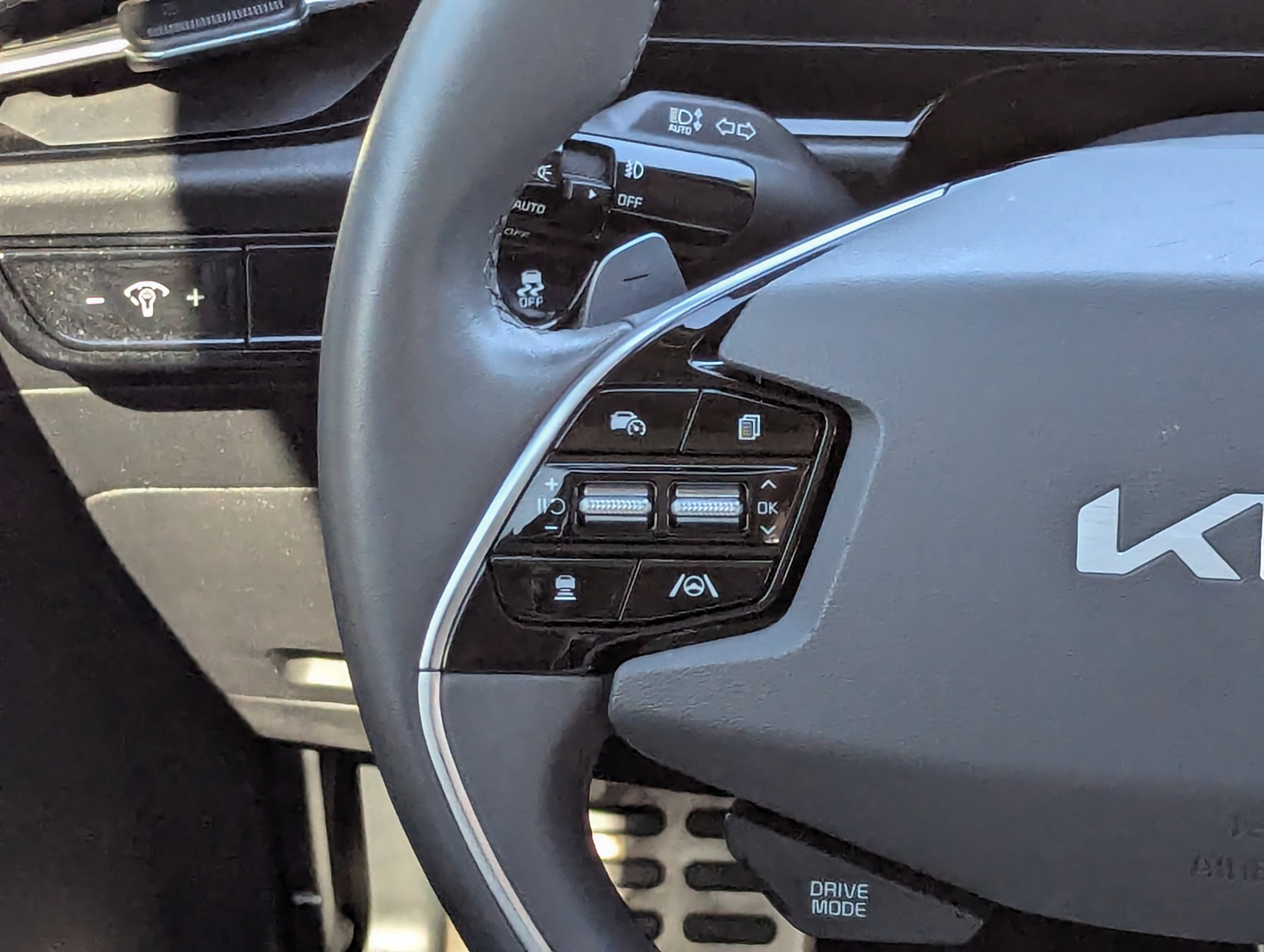 2023 Kia Niro EX Touring photo 3