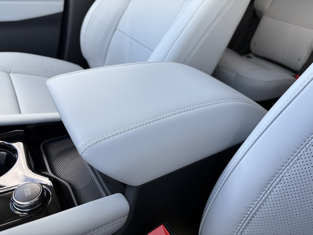 2025 Ford Explorer Platinum photo 3