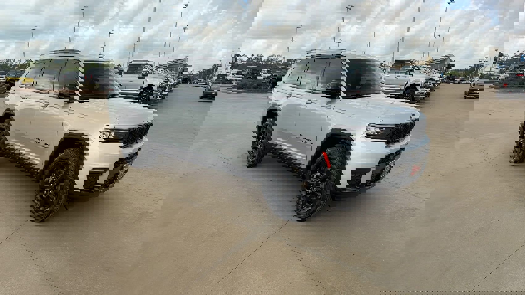 2025 Jeep Grand Cherokee Altitude X photo 2