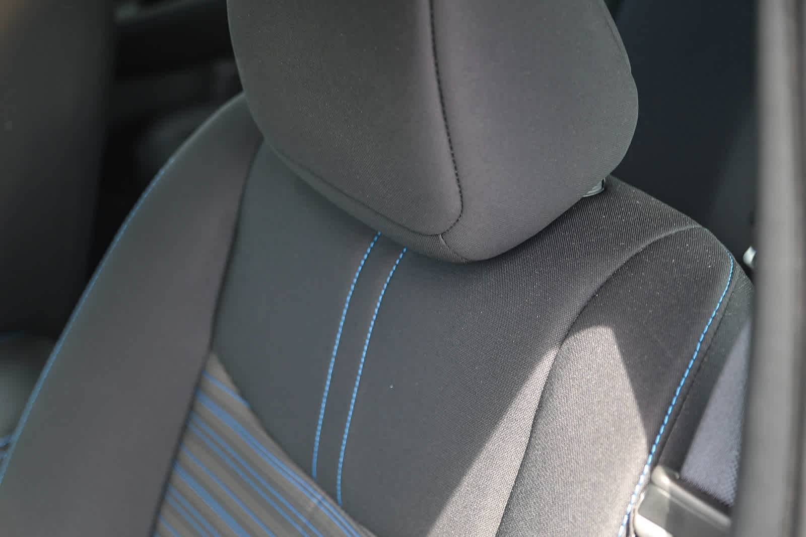 2025 Nissan Leaf S photo 24