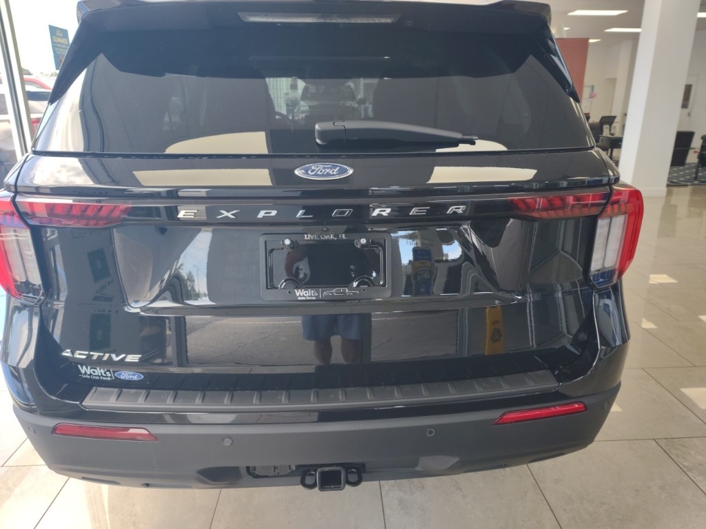 2025 Ford Explorer photo 4