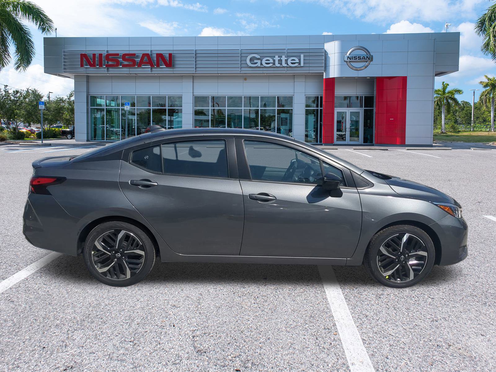 2025 Nissan Versa SR photo 3