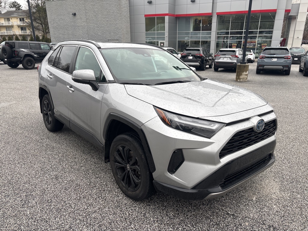 2023 Toyota RAV4 SE's photo