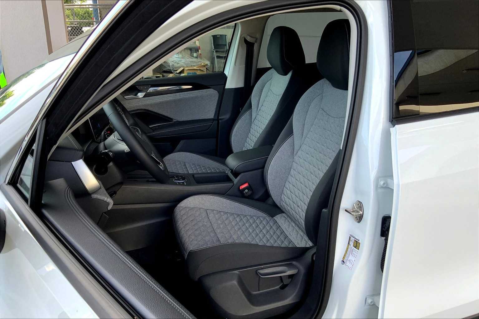 2025 Volkswagen Tiguan S photo 9