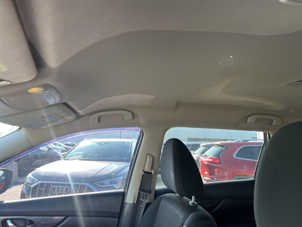 2018 Nissan Rogue SV photo 12