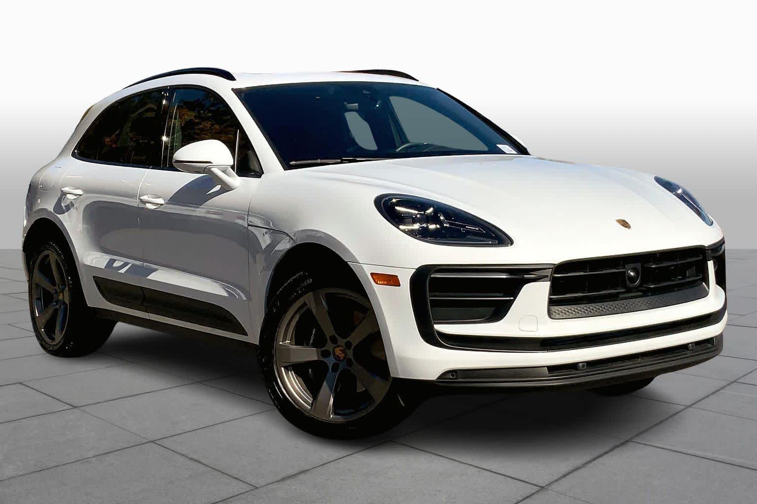 2025 Porsche Macan Base photo 2