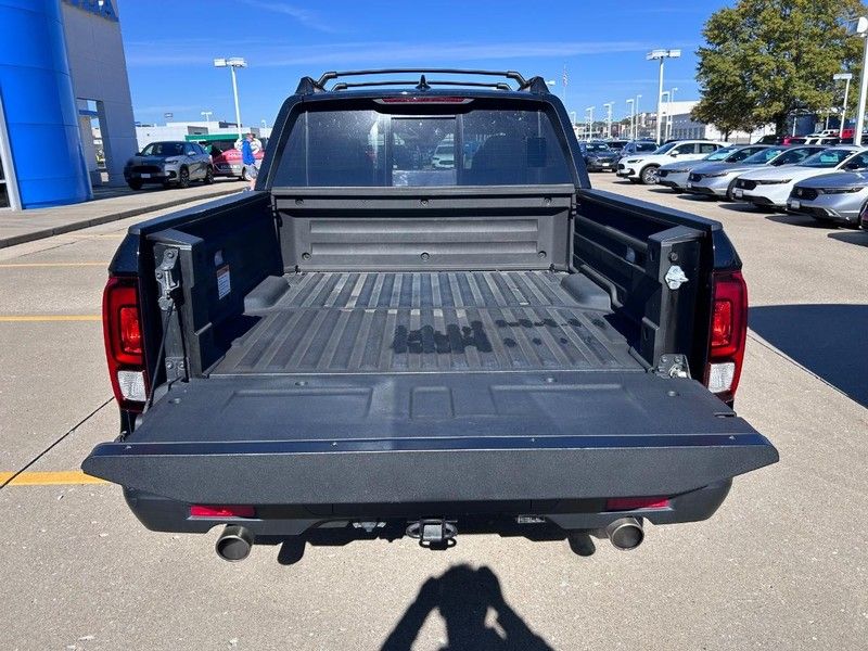 2023 Honda Ridgeline Black Edition photo 2