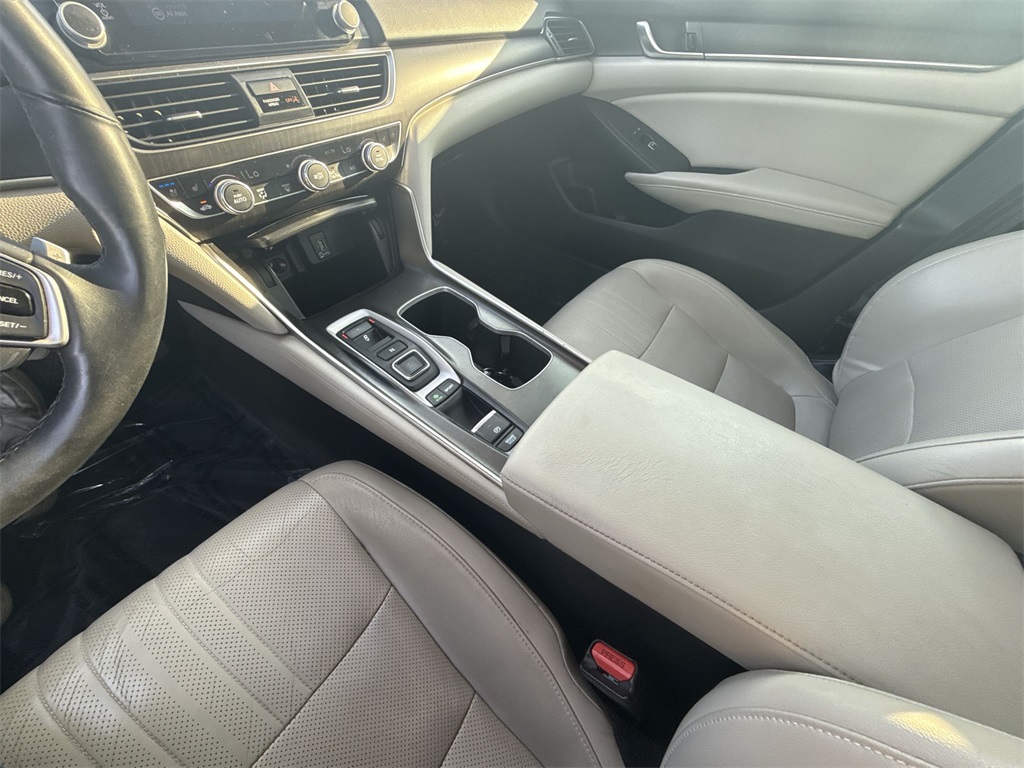 2018 Honda Accord Touring 2.0T photo 20