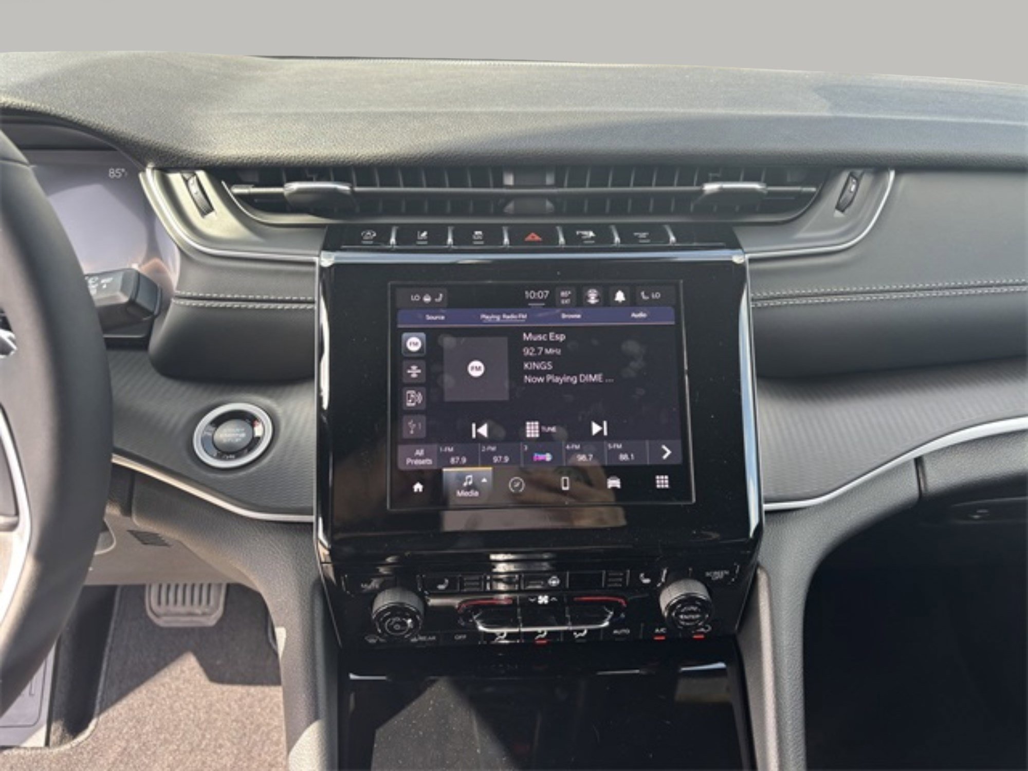 2025 Toyota RAV4 L photo 15