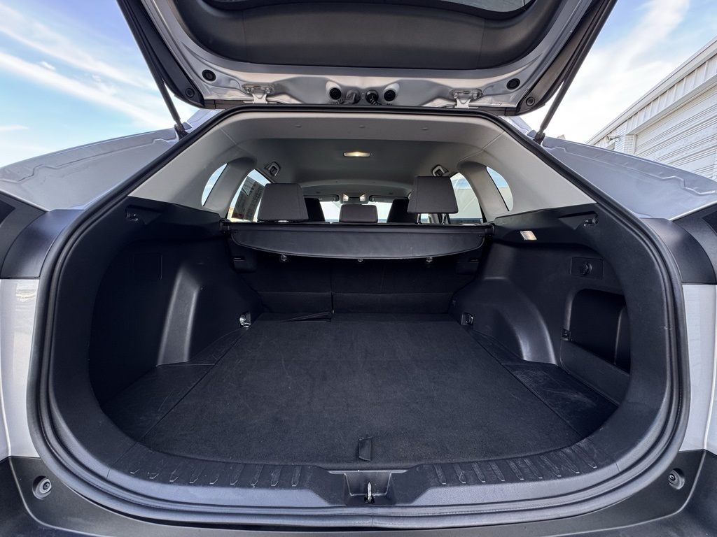 2023 Toyota RAV4 XLE photo 3